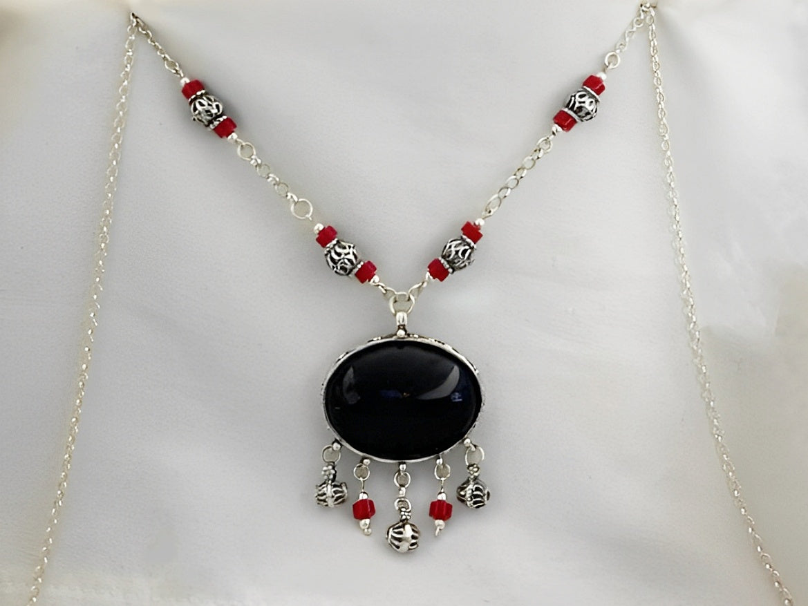 B382- Oval Onyx Necklace