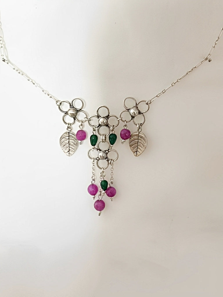 B385- Flowers Necklace & Leaves