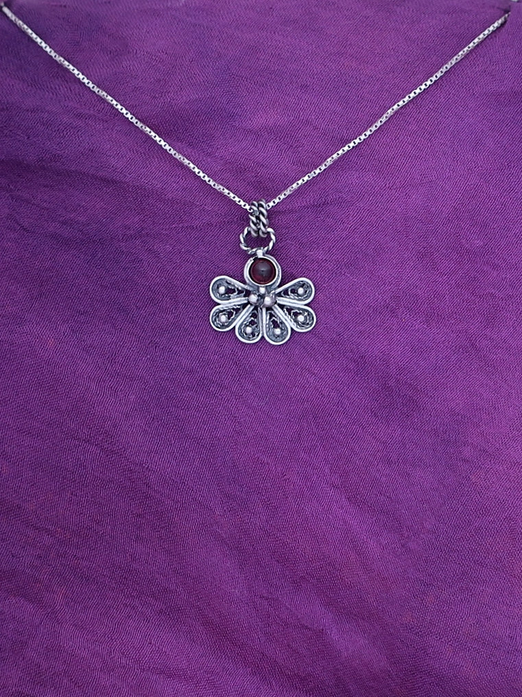 B286- Filigree Pendant