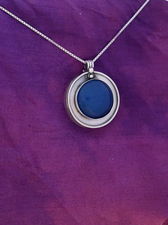 B16-Round Double Pendant with Agate Stone