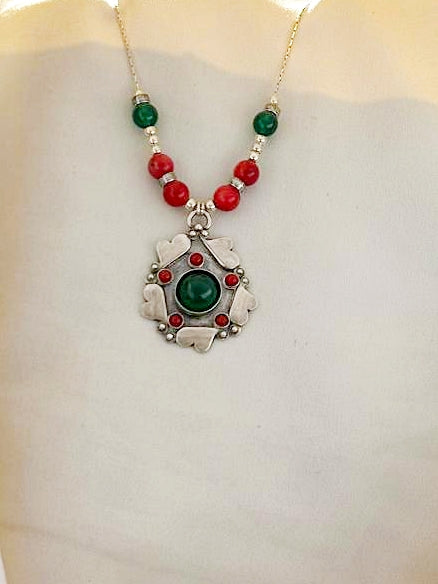 B364- Flowers hearts necklace