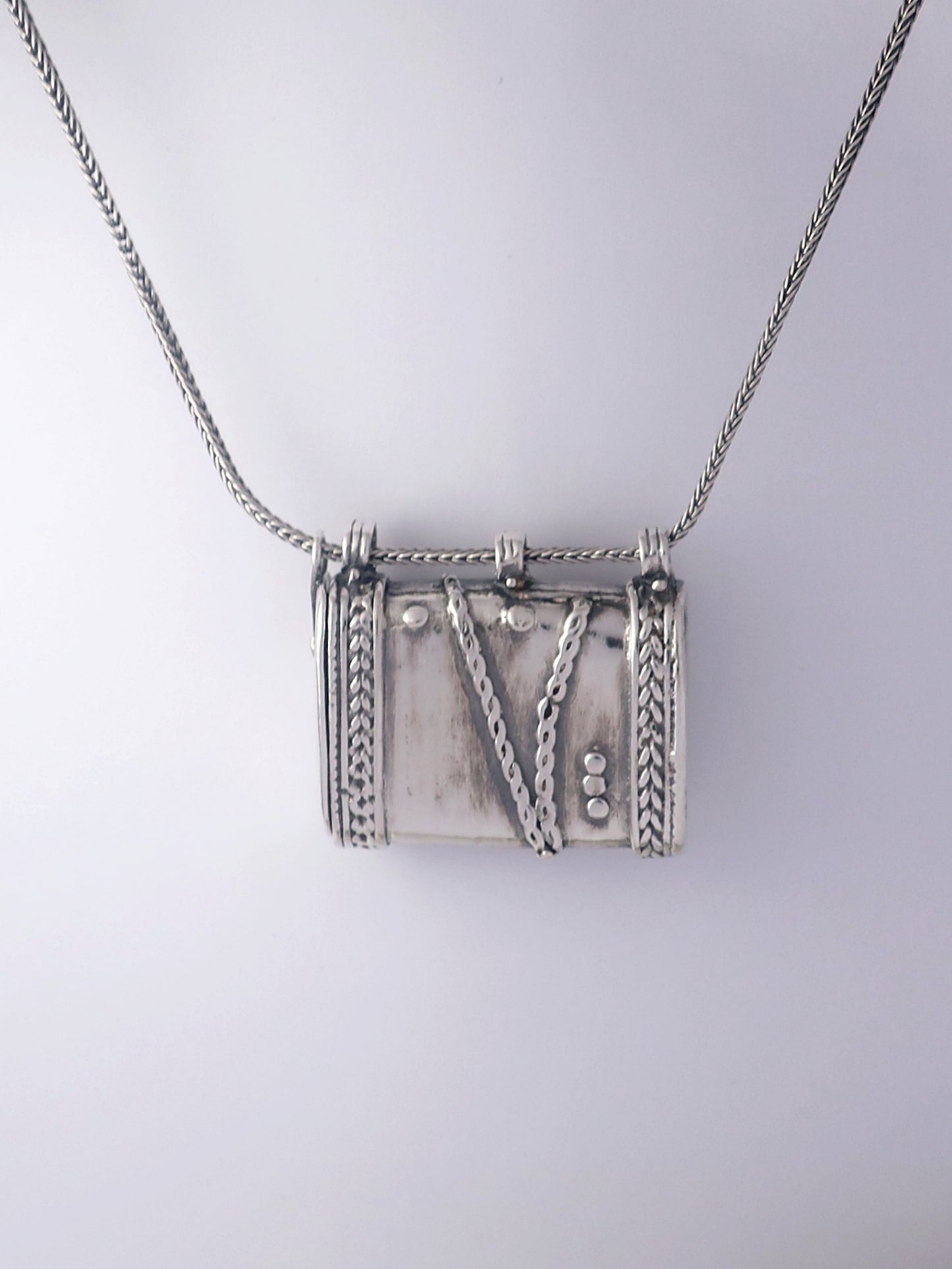 C34- Square Box Pendant with Opening Cap with Onyx/Garnet Stone