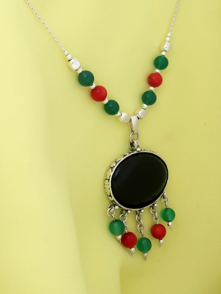 B117- Oval Shaped Necklace with Onyx Stone