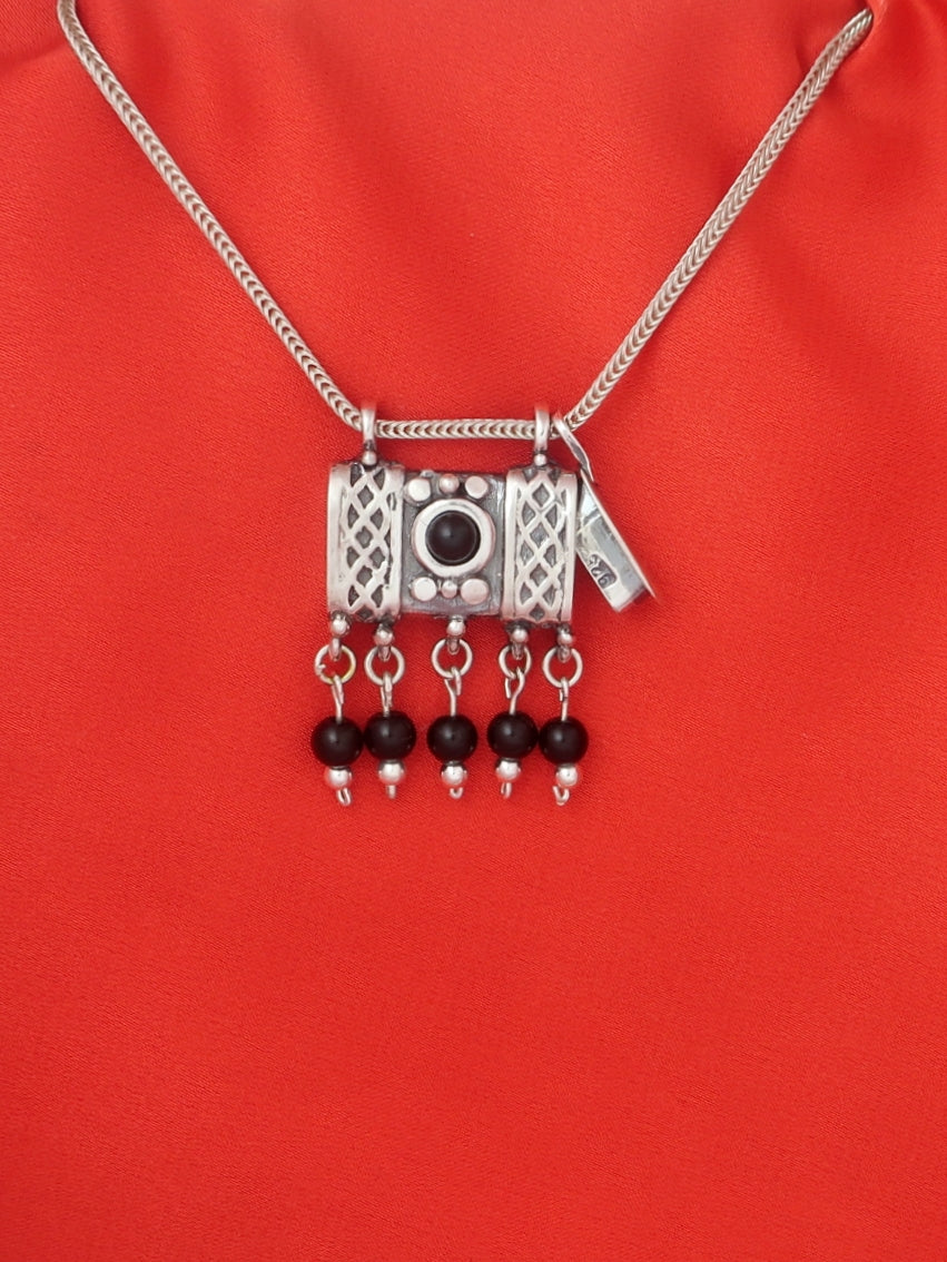 C50- Square Box Amulet with Opening Cap with Onyx/Agate Stone