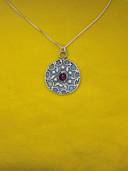 B237- Pendant with flowers & Stone