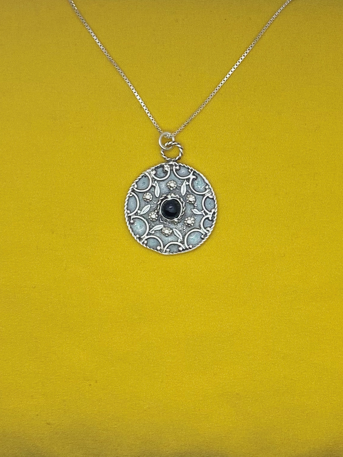 B237- Pendant with flowers & Stone