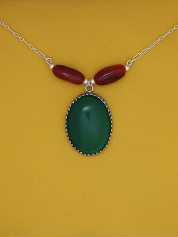 B282- Oval Shaped Necklace with Agate Stone