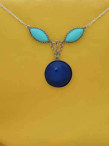 B292- Round Silver Necklace with Agate Stone