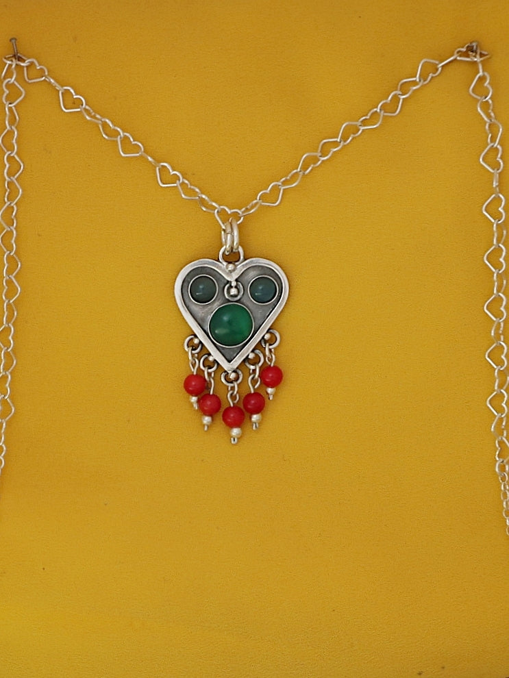 B313- Heart Pendat with Three Srones