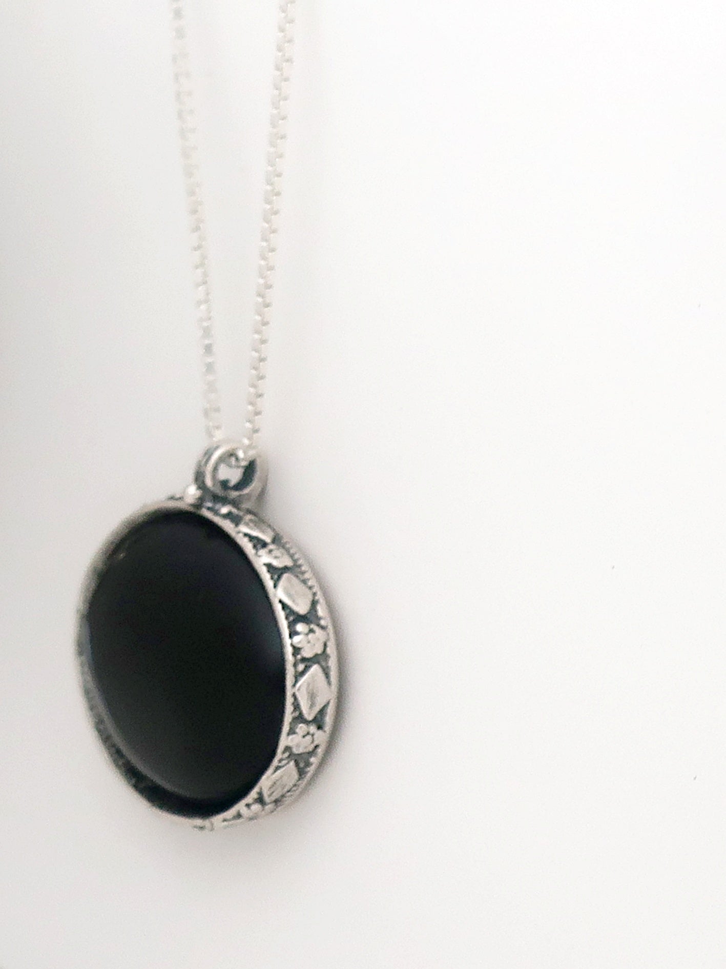 B4- Oval Shaped Onyx  Stone with Yemenite Pattern Frame - Zehava Jewelry