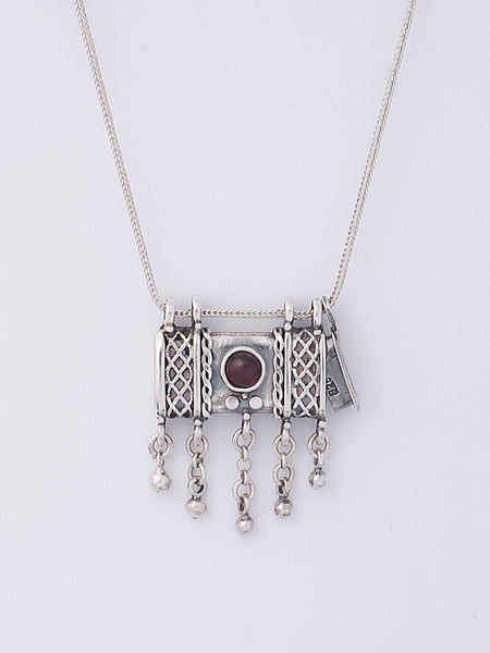 C18.3- Square Box Pendant with Opening Cap and Garnet Stone