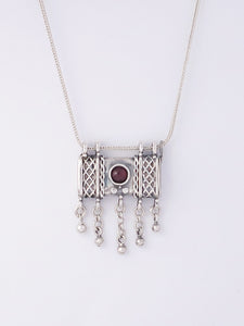 C18.3- Square Box Pendant with Opening Cap and Garnet Stone