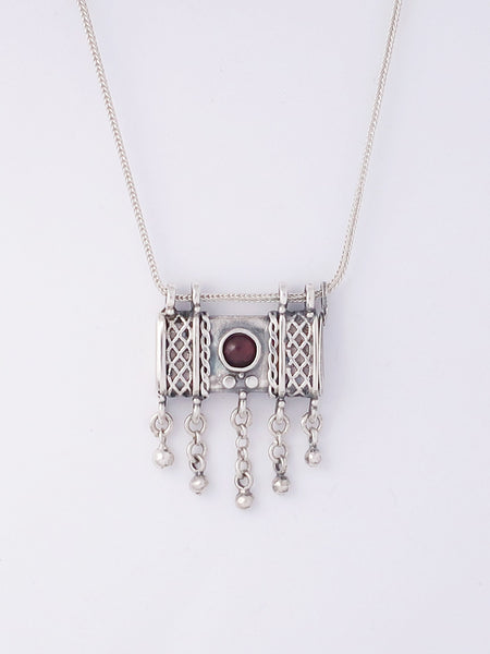 C18.3- Square Box Pendant with Opening Cap and Garnet Stone