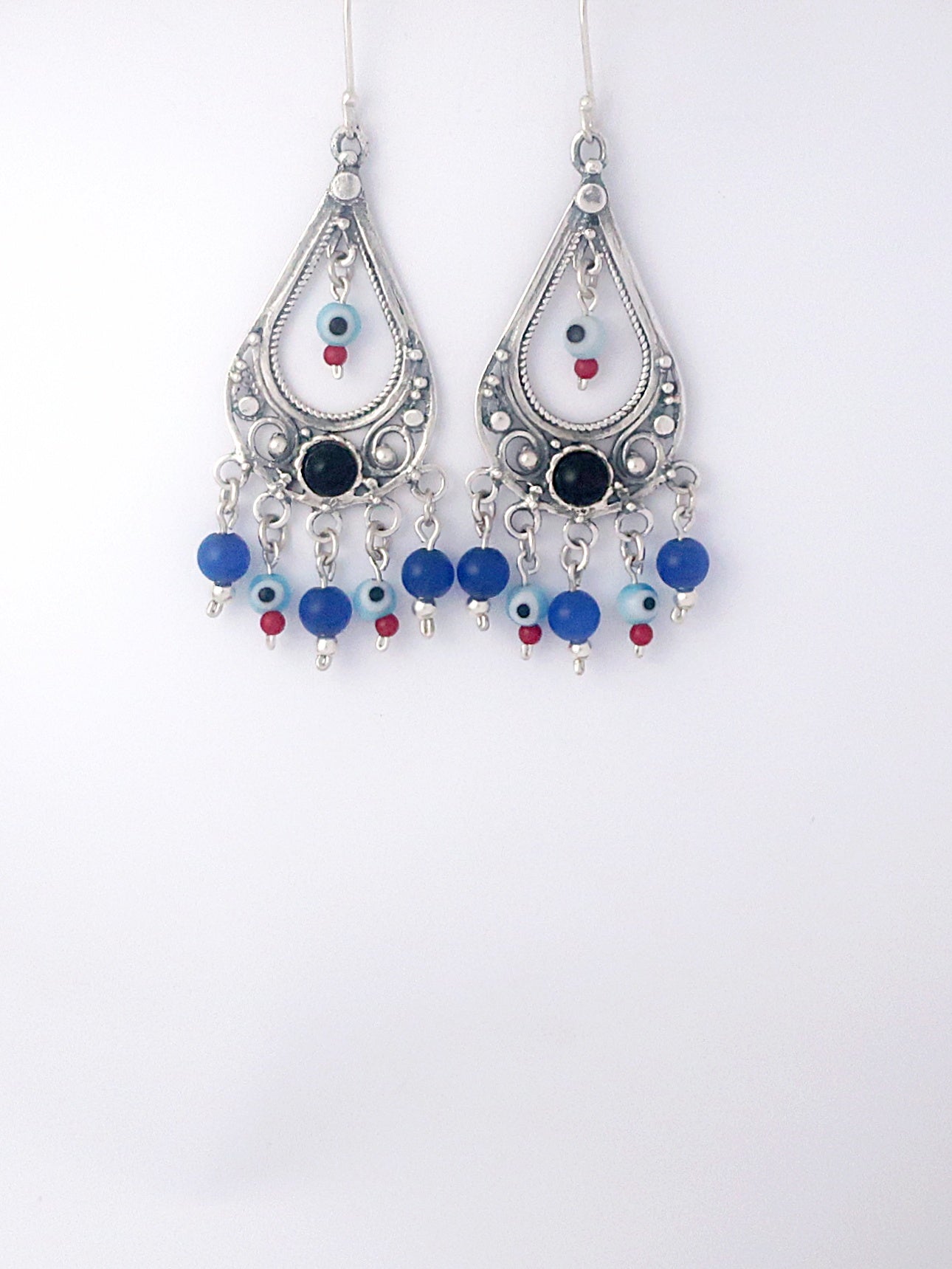 E69.5-  Silver Filigree Earrings with Onyx Stone