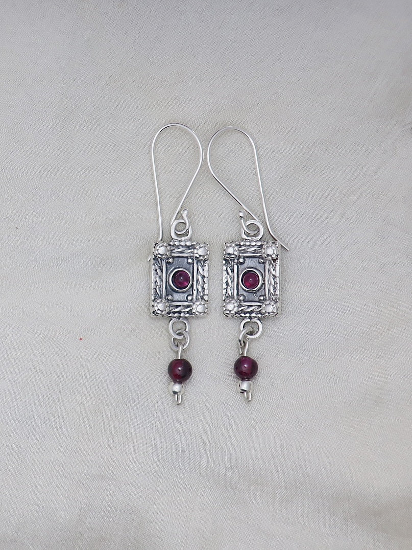 E39- Silver Earrings with Garnet Stones