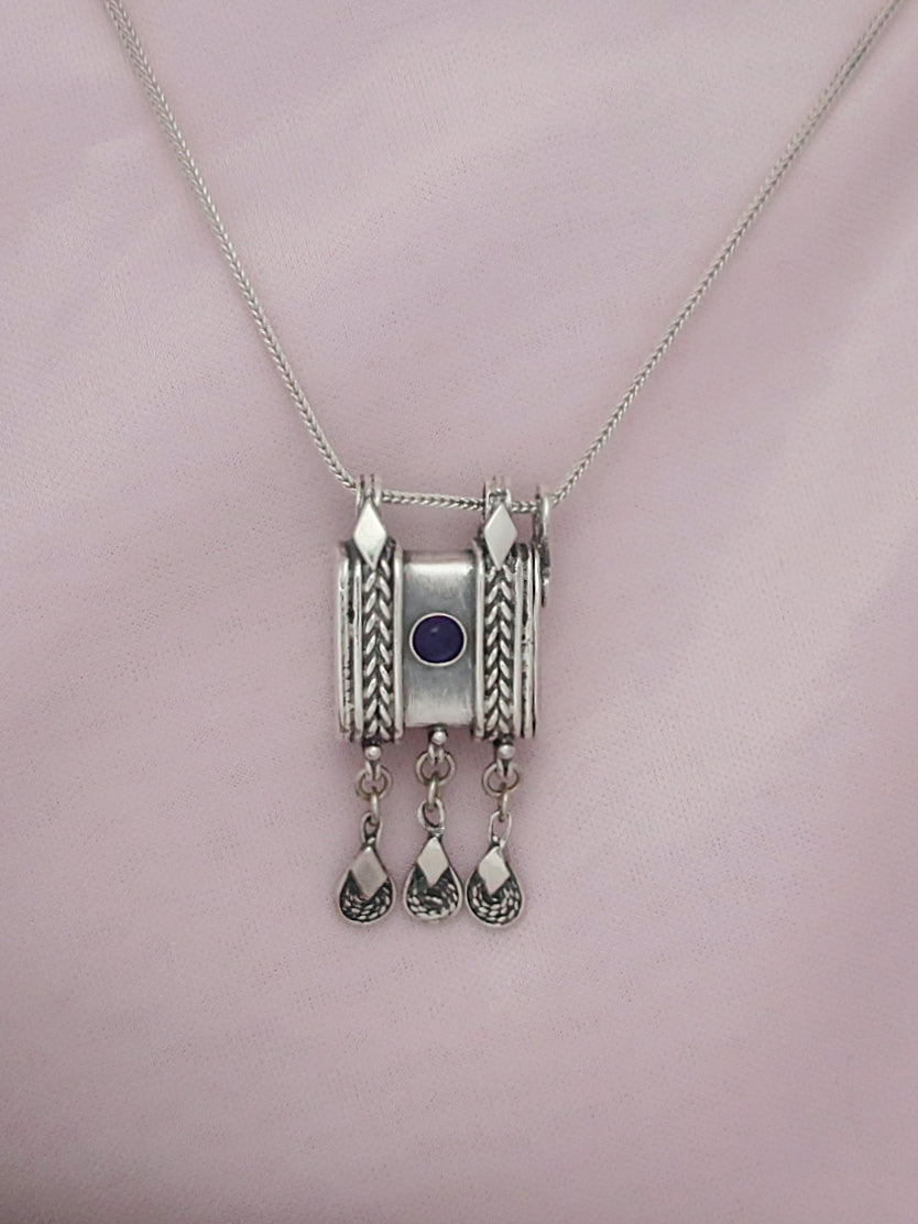 C44- Square Box Amulet with Opening Cap with Amethyst/Garnet/Onyx Stone