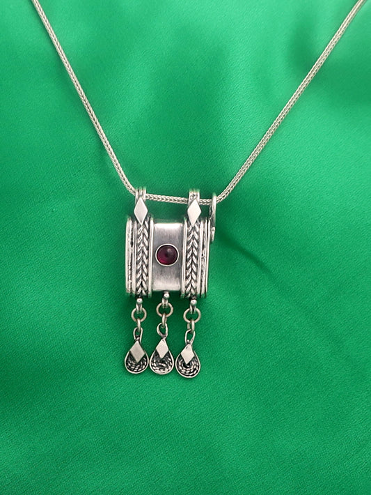 C44- Square Box Amulet with Opening Cap with Amethyst/Garnet/Onyx Stone