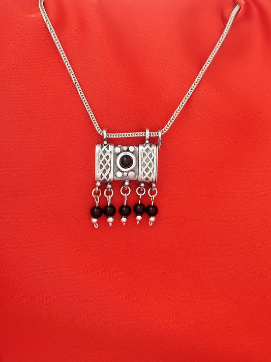C50- Square Box Amulet with Opening Cap with Onyx/Agate Stone